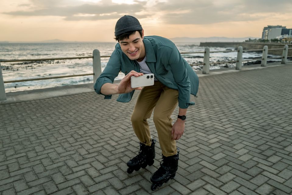 Asus Zenfone9 Commercial Kv Stills 12